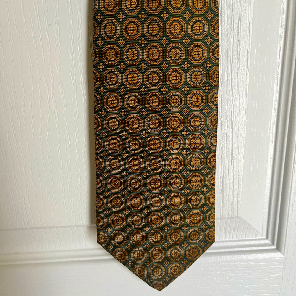 100% Silk Medallion Brooks Brothers Tie